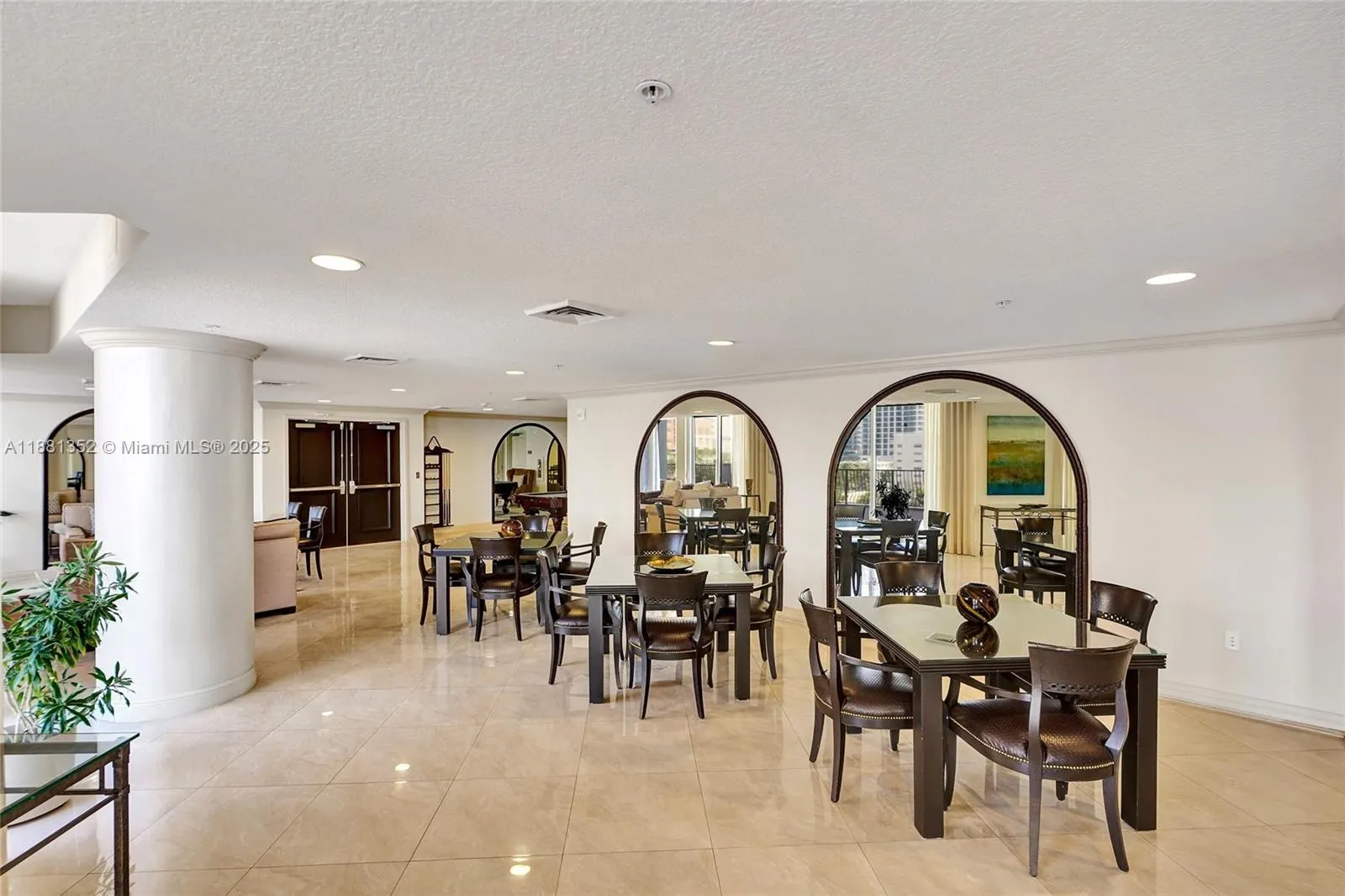 100 S Birch Rd, #906B