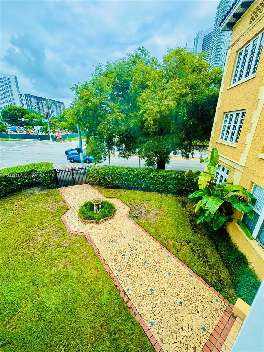 3224 Biscayne Blvd, #A2
