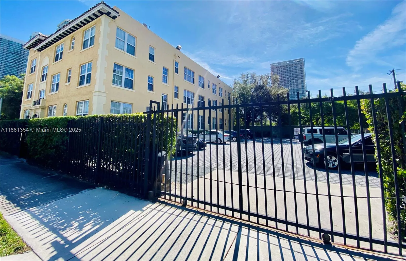 3224 Biscayne Blvd, #A2