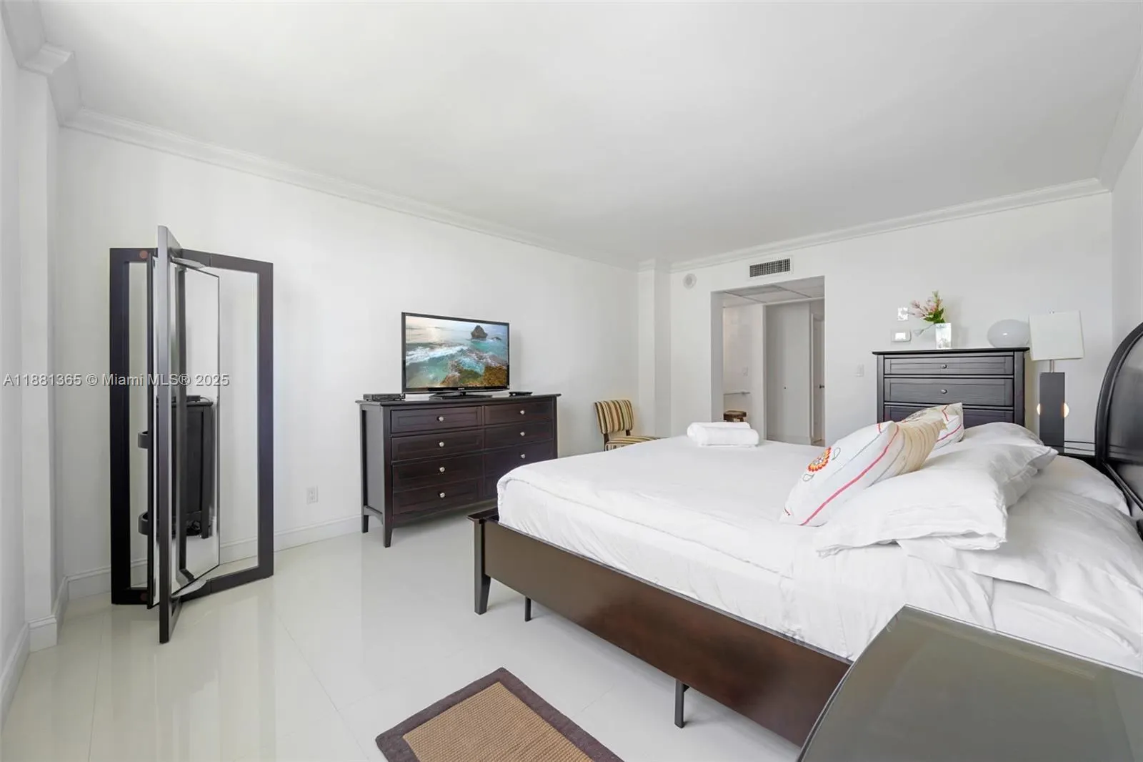 19370 Collins Ave, #1103