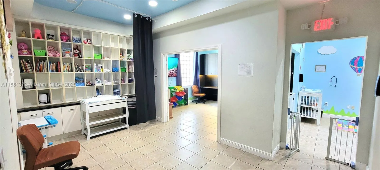 646 W Palm Dr