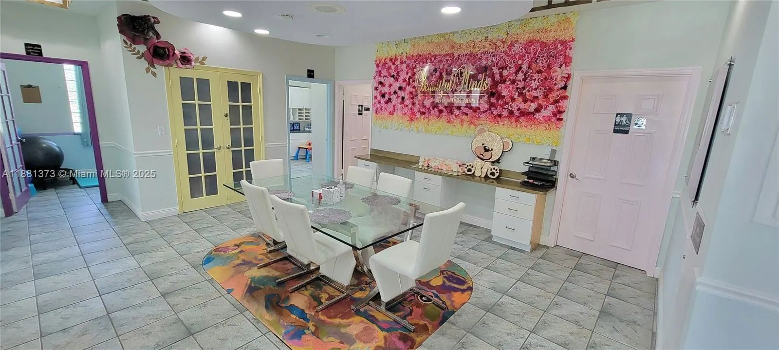 646 W Palm Dr