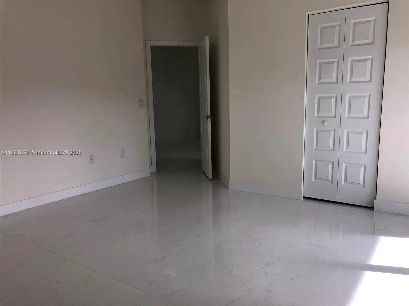 4937 NW 84th Ave