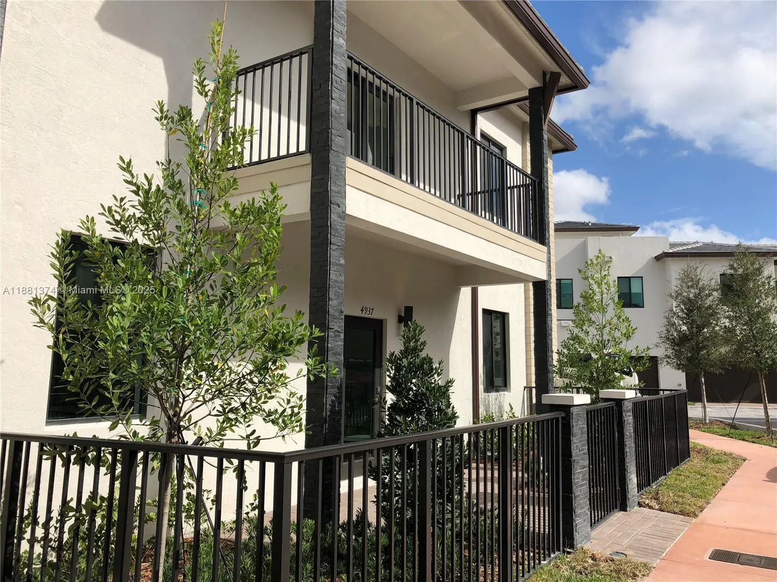 4937 NW 84th Ave
