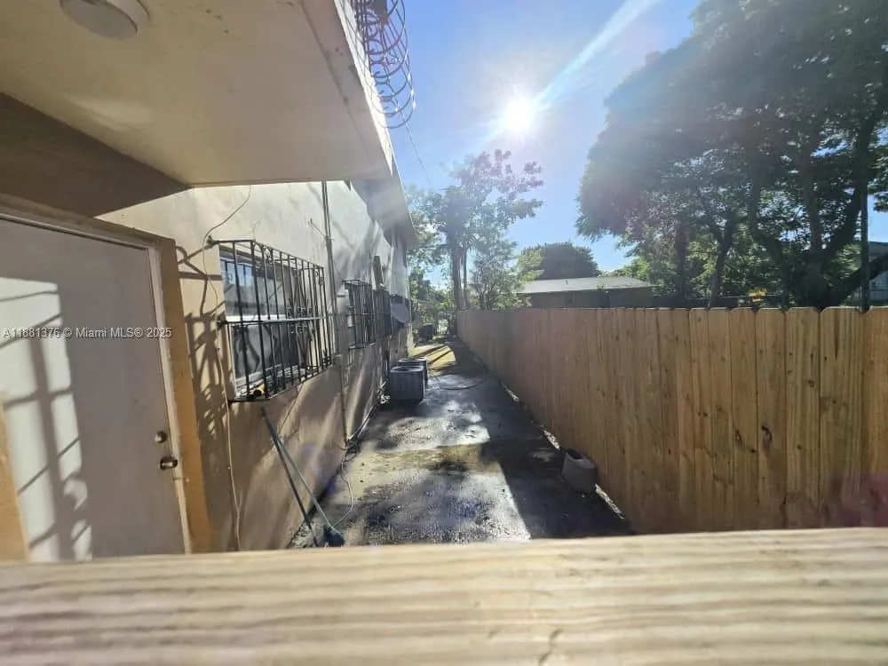 2835 NW 22nd Ave