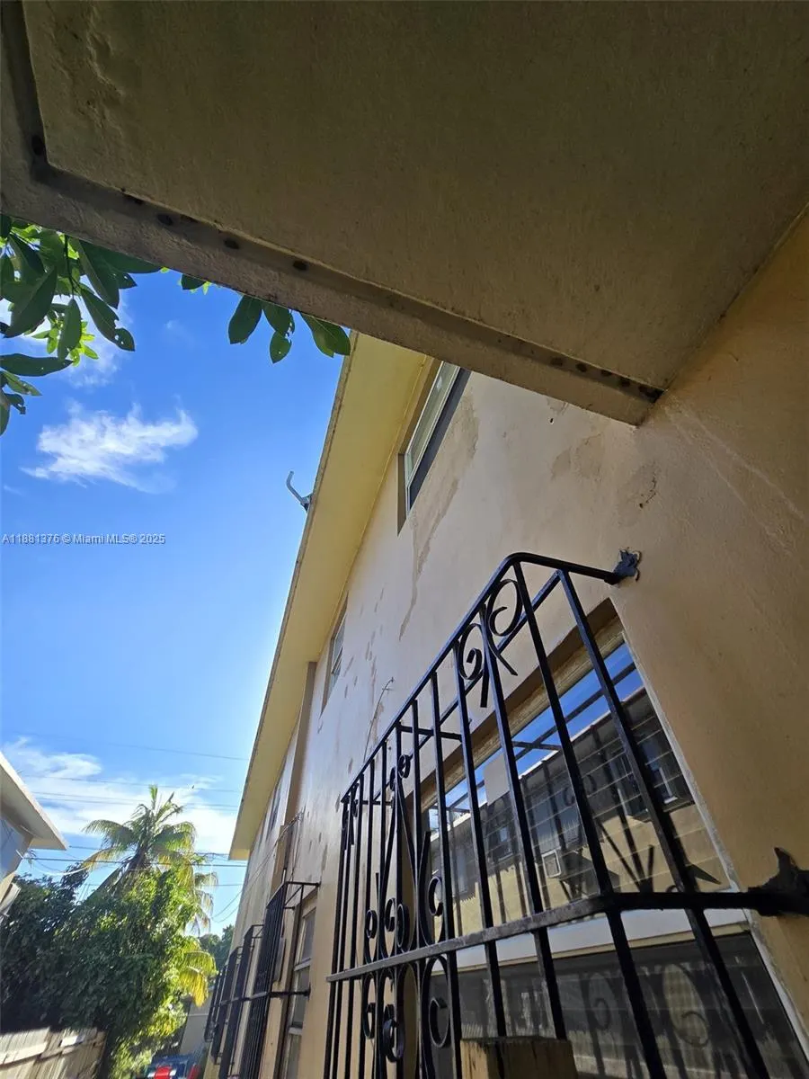 2835 NW 22nd Ave