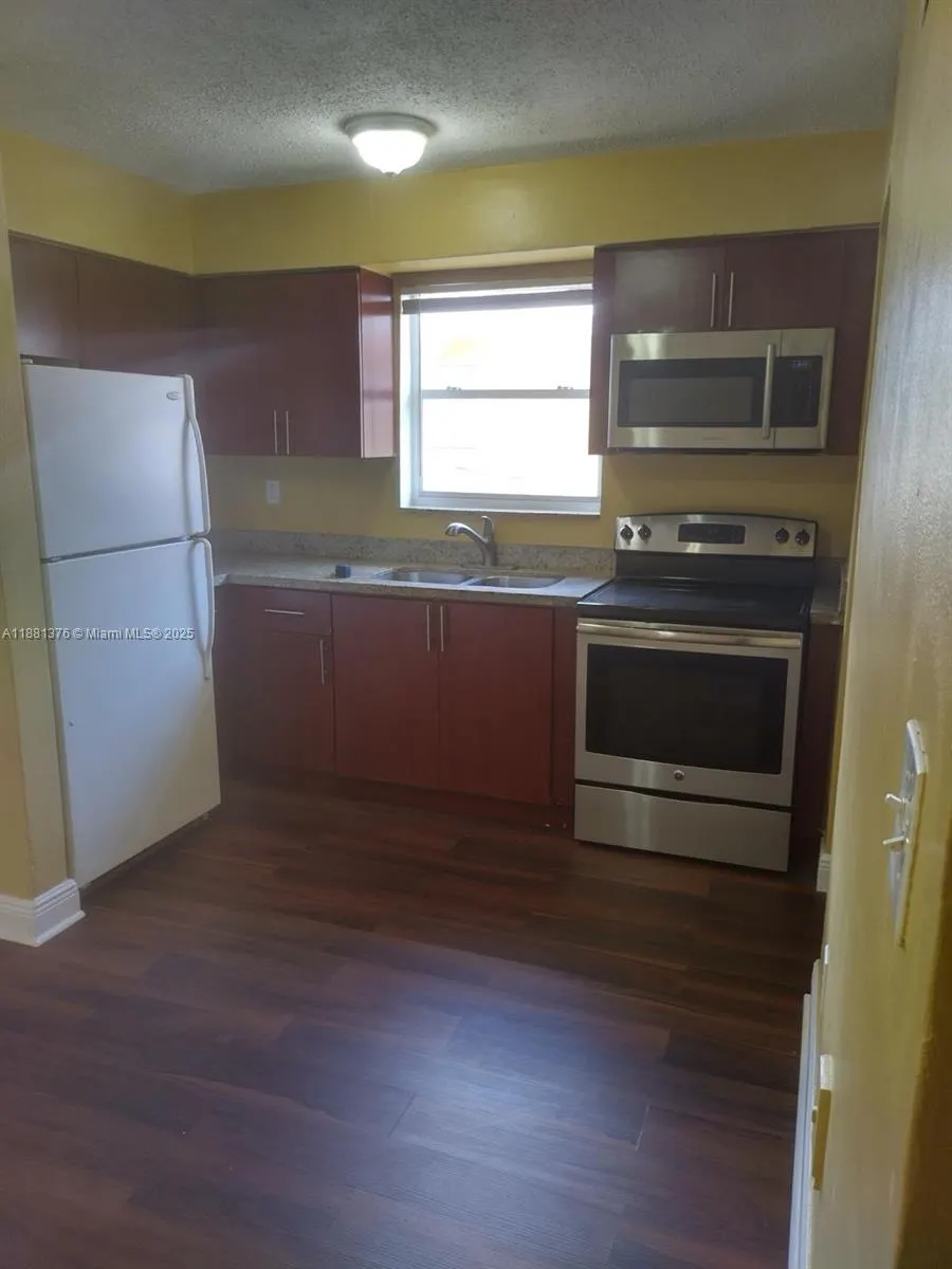 2835 NW 22nd Ave