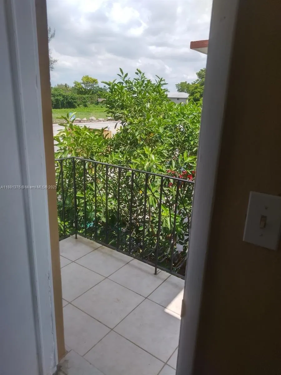 2835 NW 22nd Ave