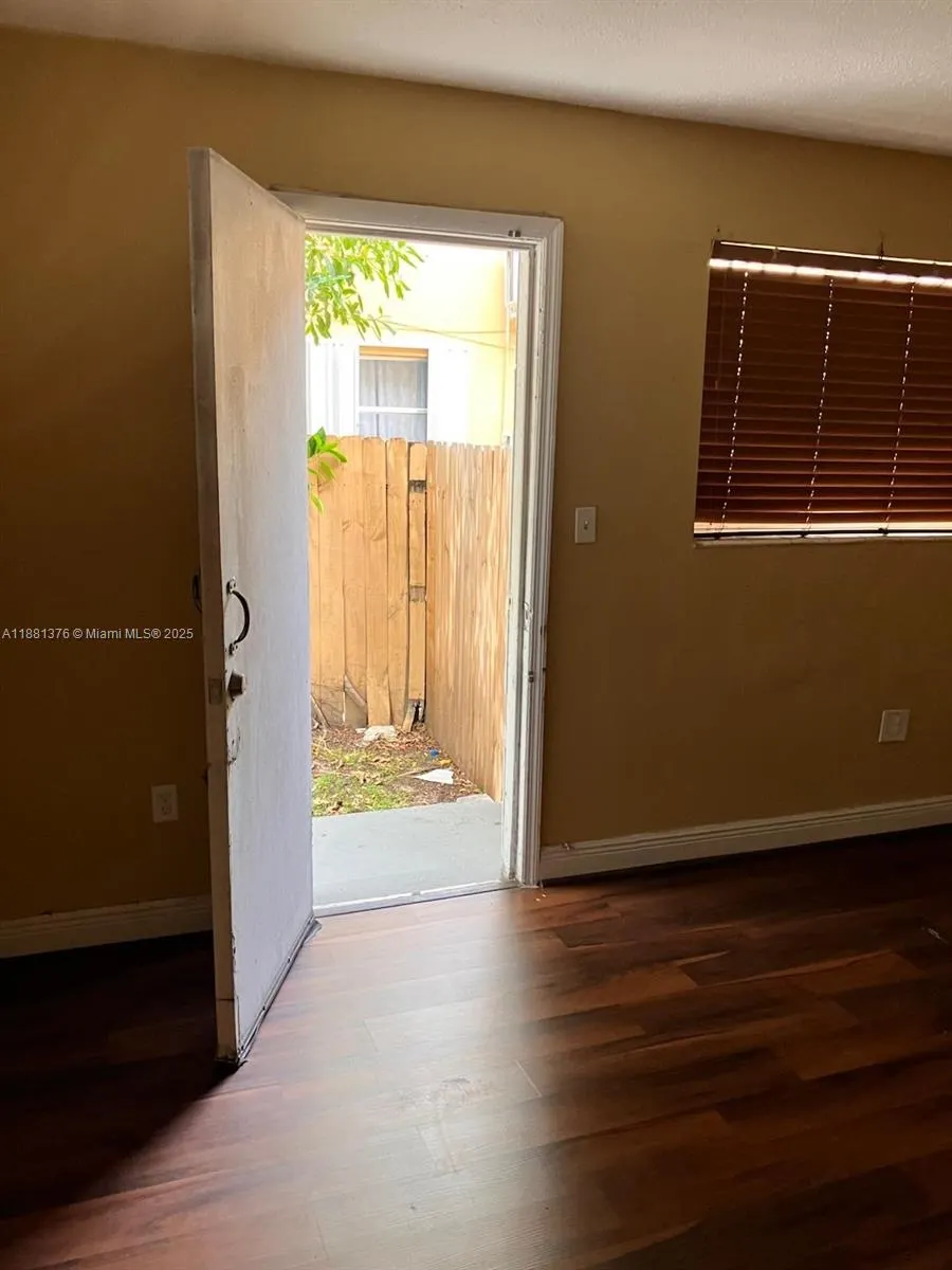 2835 NW 22nd Ave