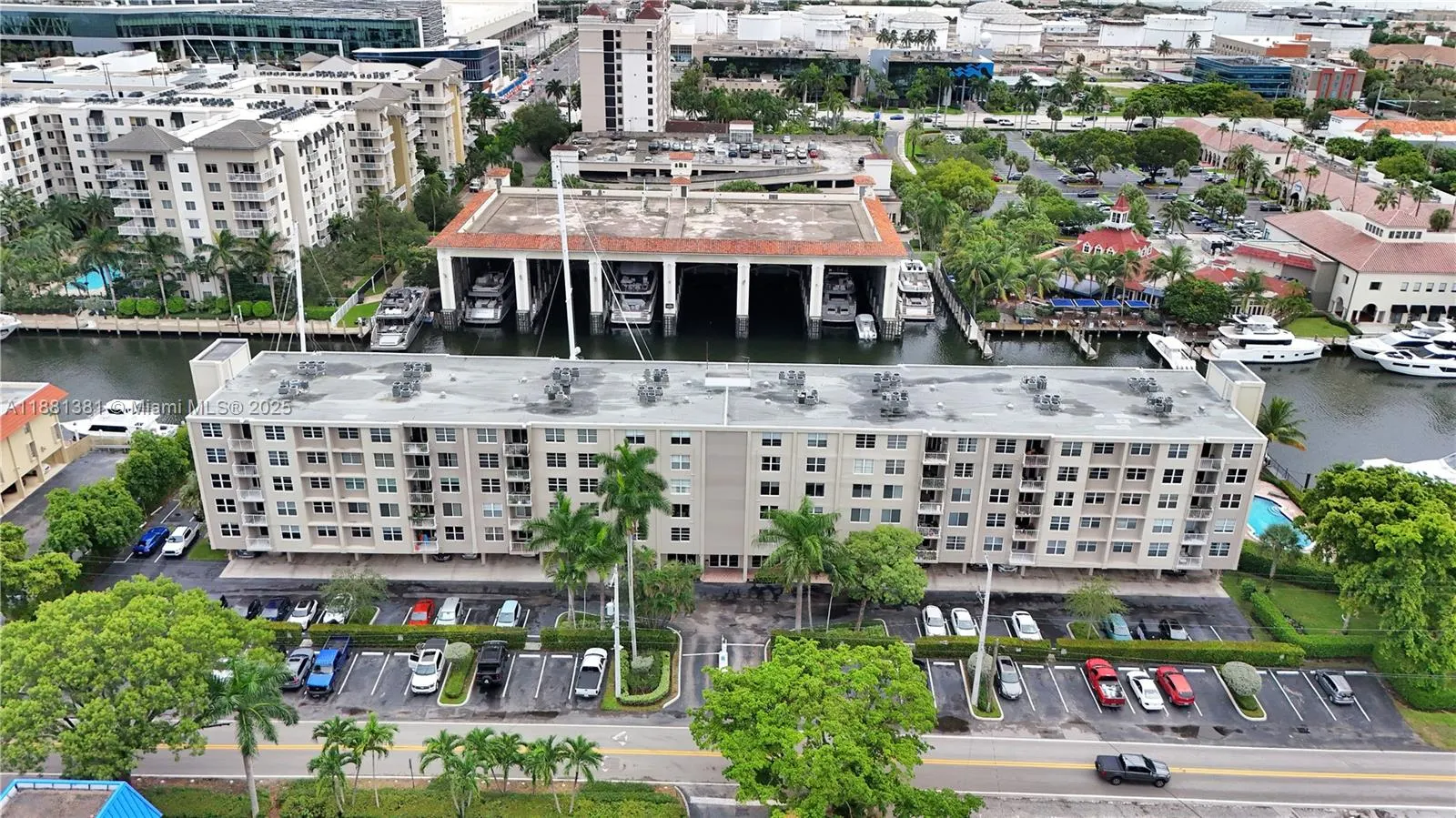1600 SE 15th St, #305