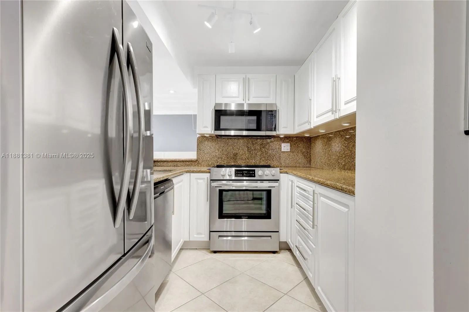 1600 SE 15th St, #305