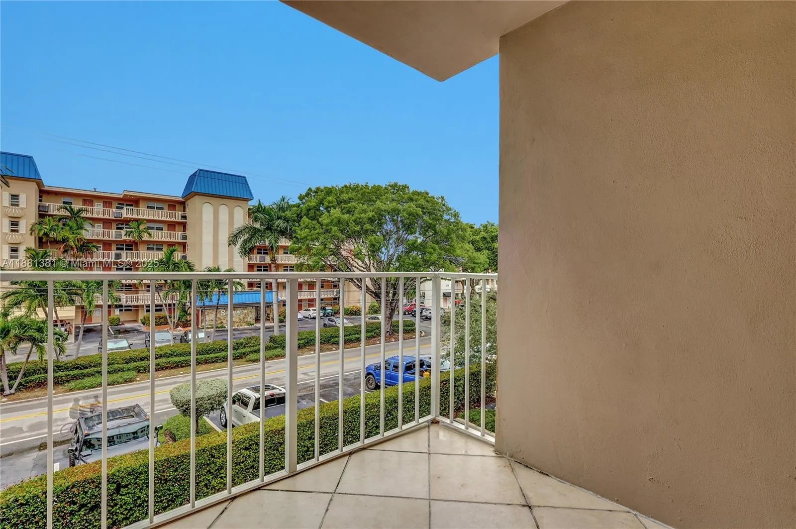 1600 SE 15th St, #305
