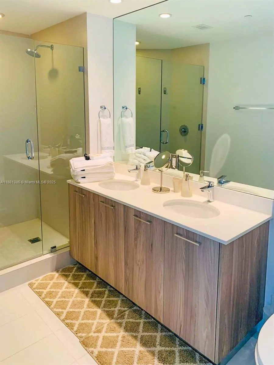 501 NE 31st St, #3906