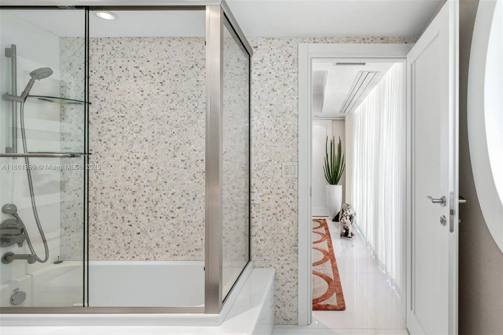10155 Collins Ave, #1401