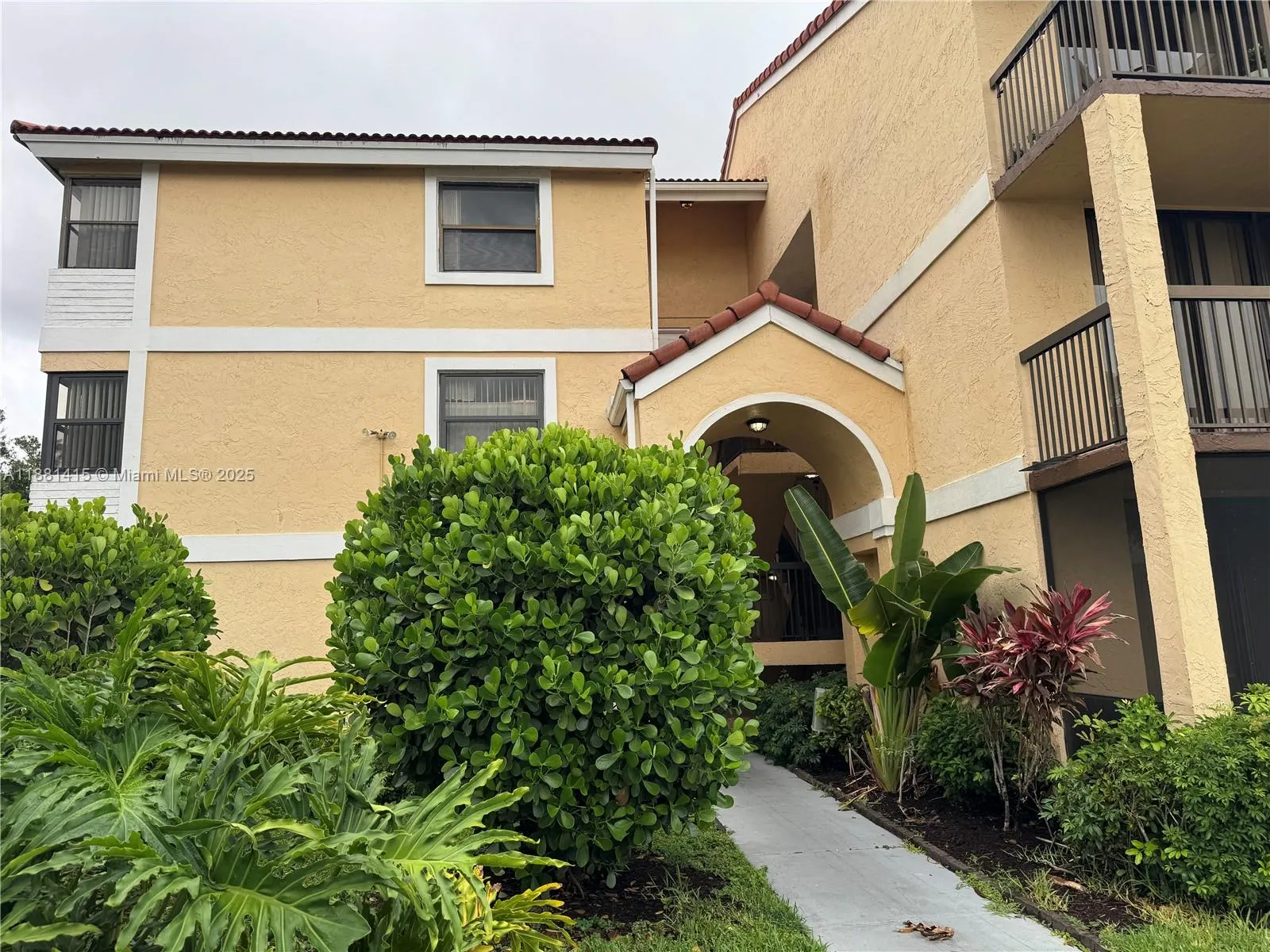 5661 Riverside Dr, #101B7
