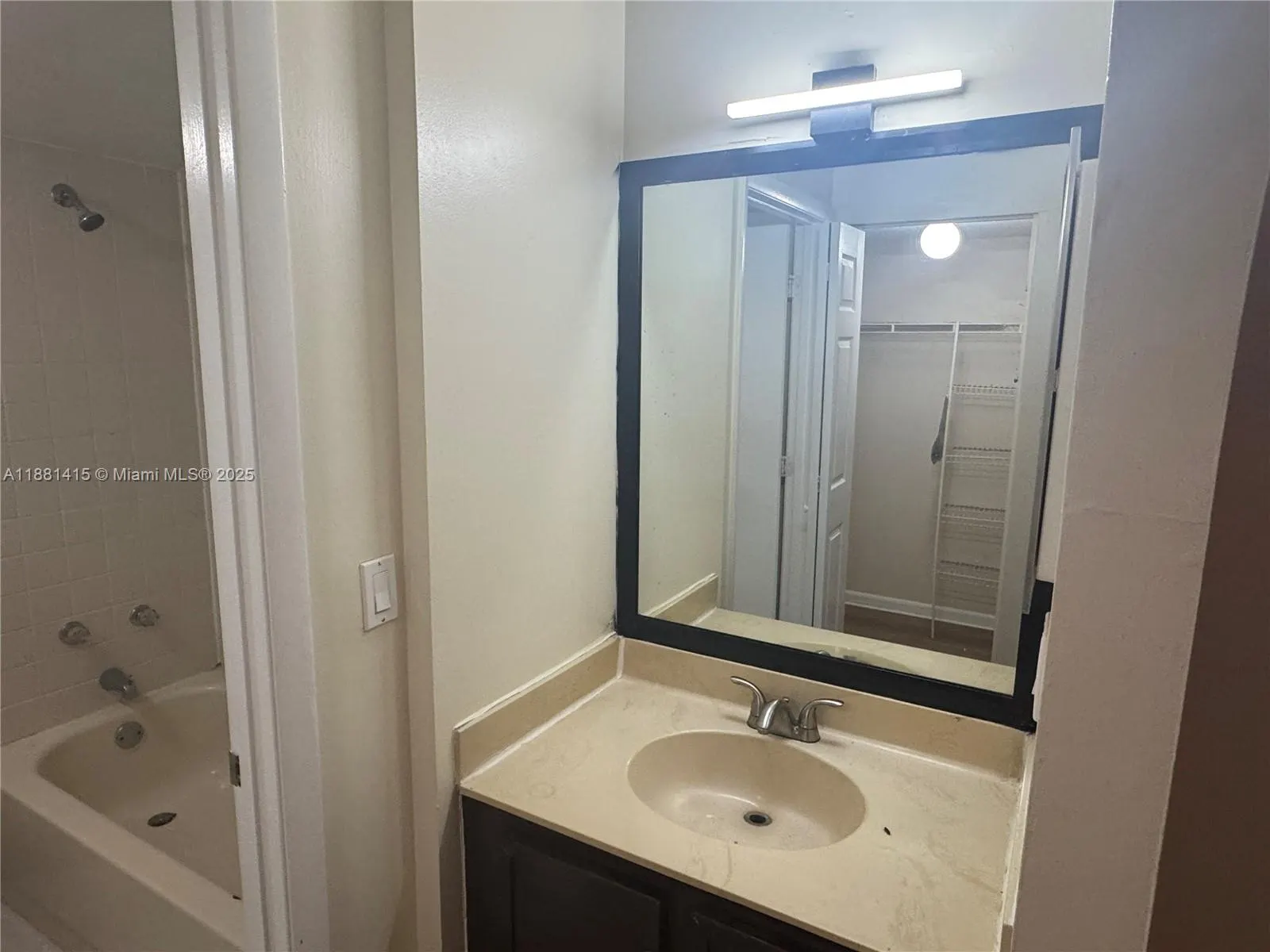 5661 Riverside Dr, #101B7