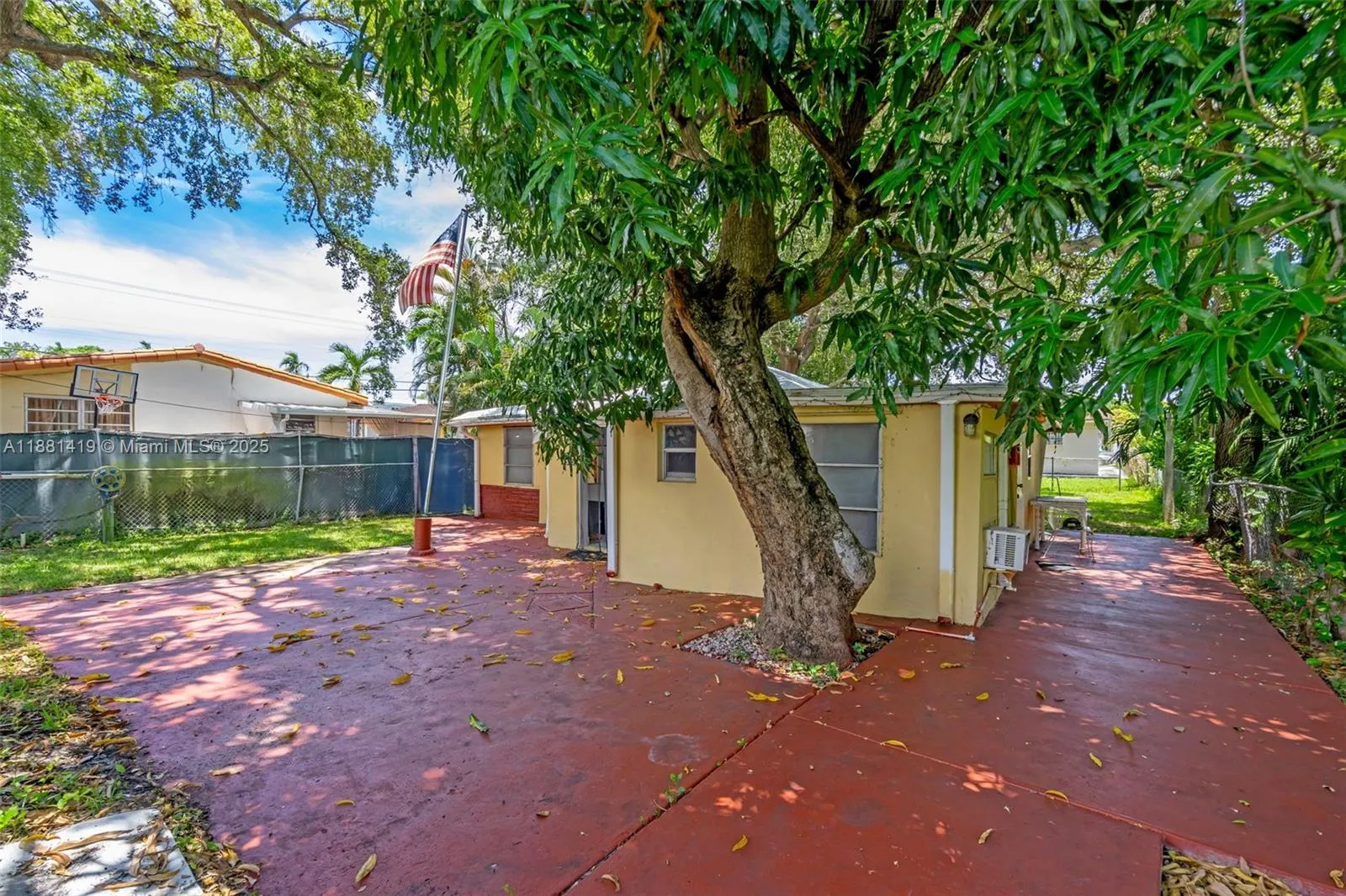 811 SW 24th ct
