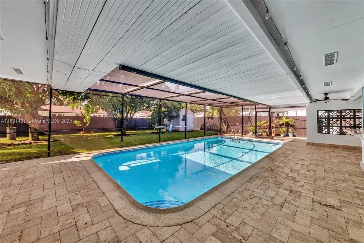 5250 SW 4th Ct