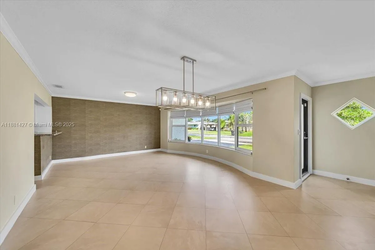 5250 SW 4th Ct