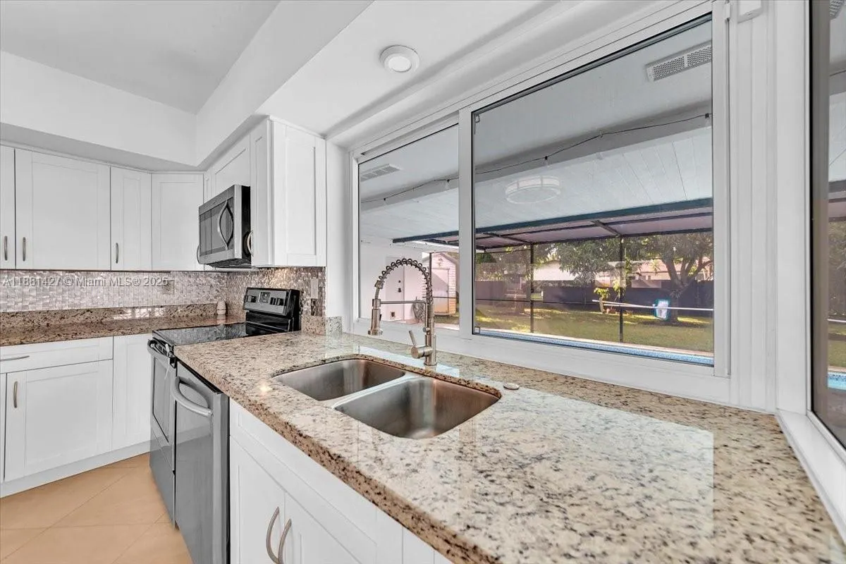 5250 SW 4th Ct
