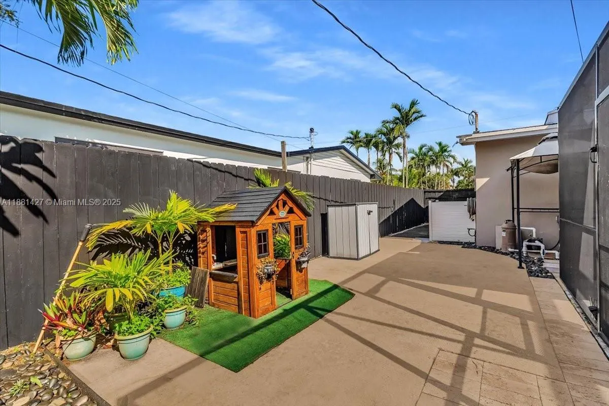 5250 SW 4th Ct