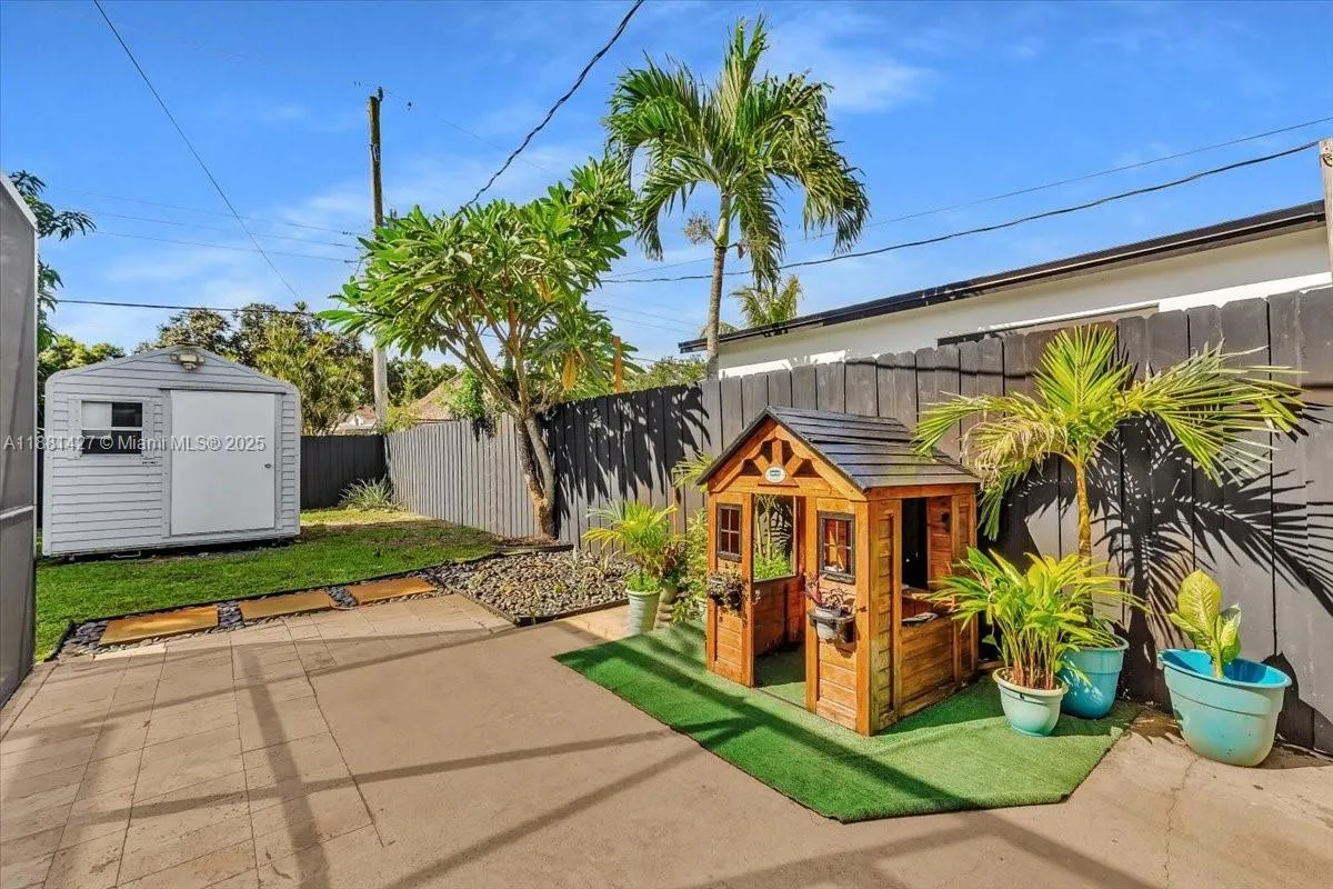 5250 SW 4th Ct