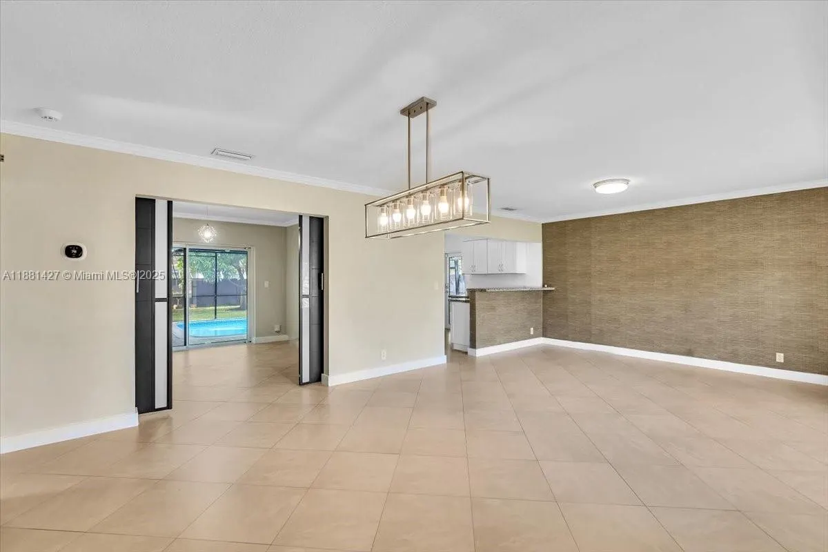 5250 SW 4th Ct