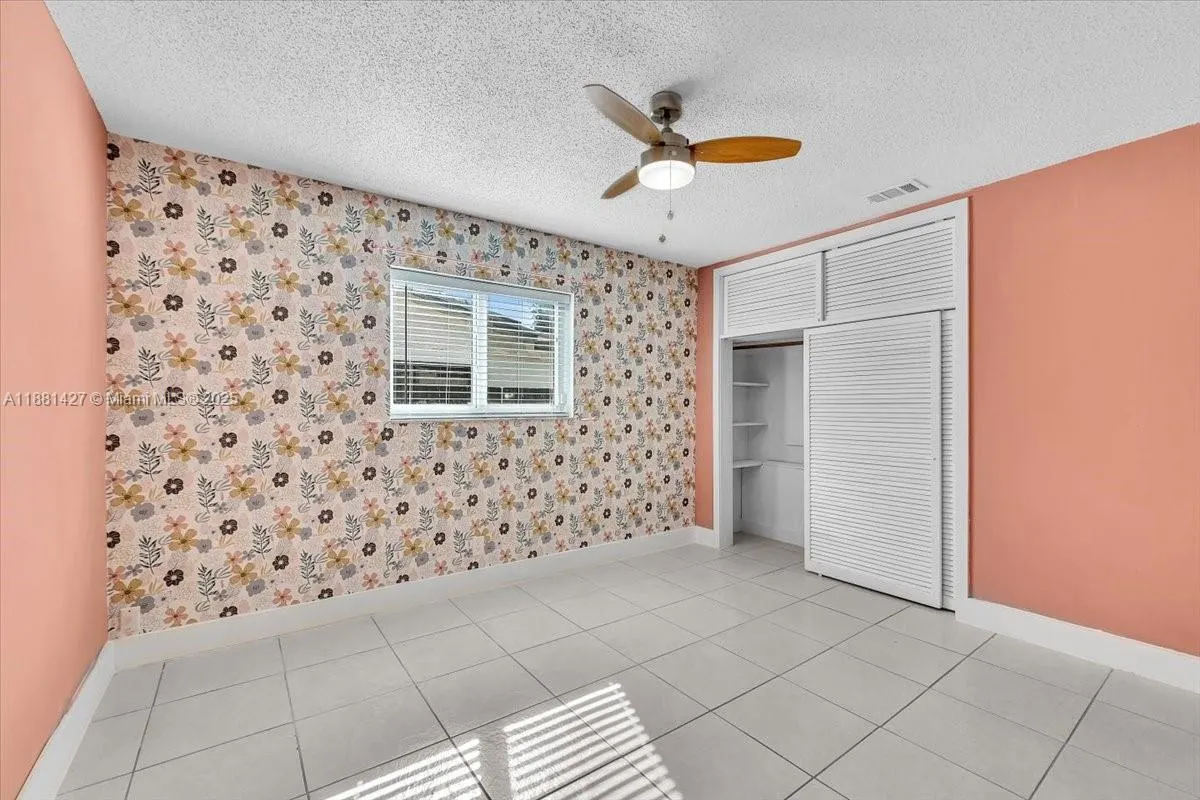 5250 SW 4th Ct