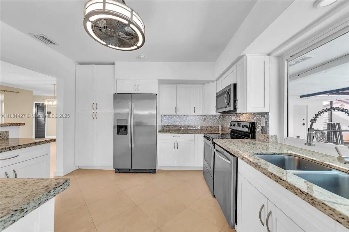 5250 SW 4th Ct