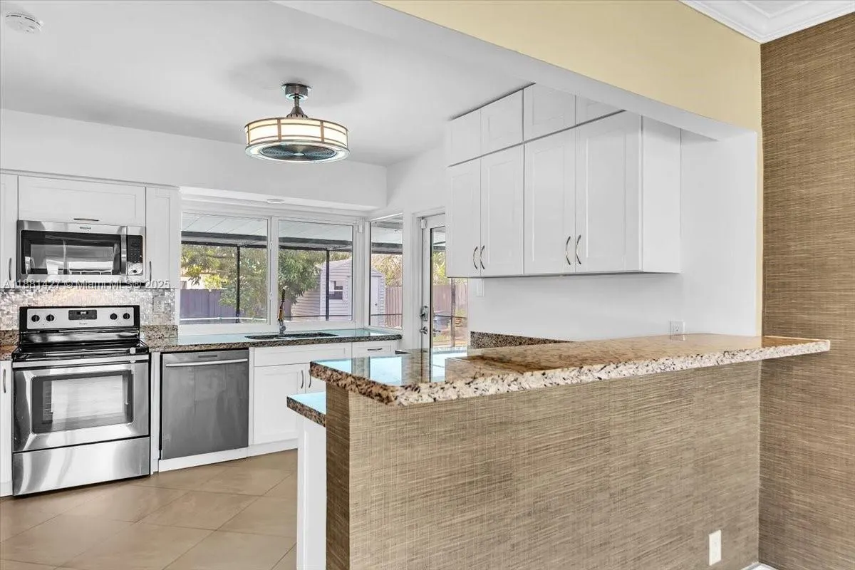 5250 SW 4th Ct