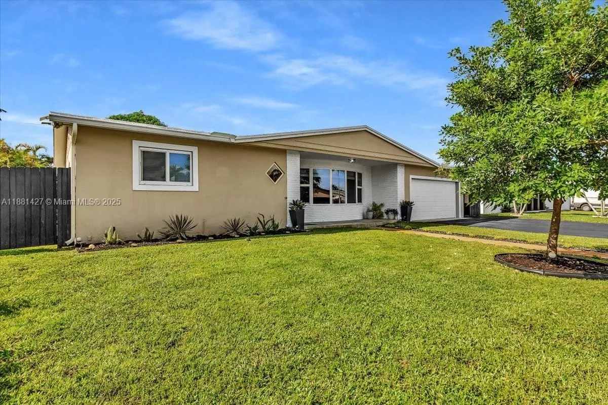 5250 SW 4th Ct