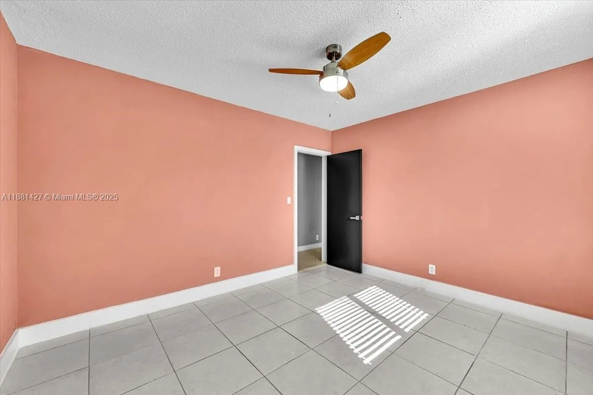 5250 SW 4th Ct