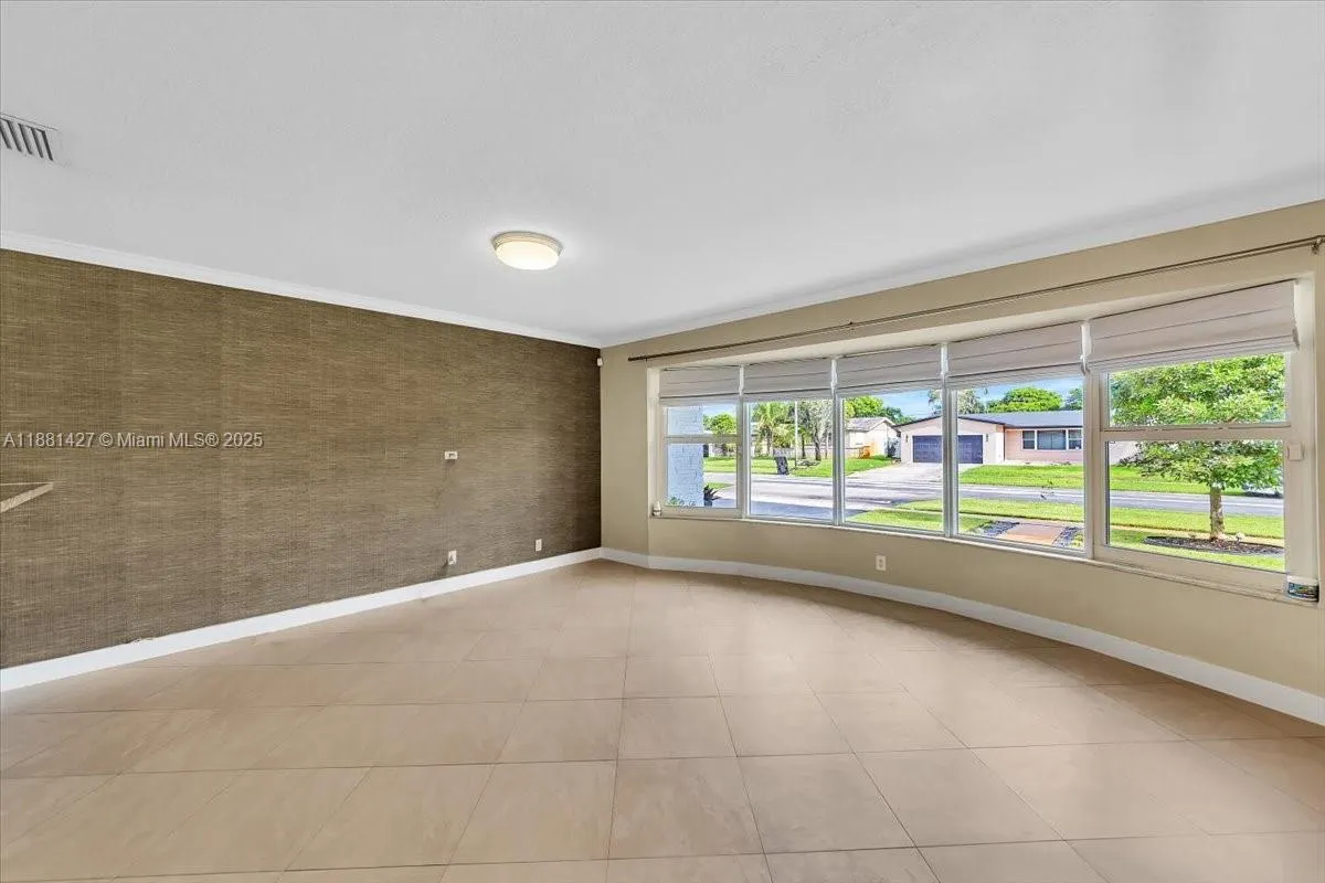 5250 SW 4th Ct