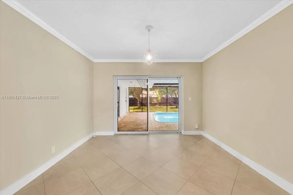 5250 SW 4th Ct