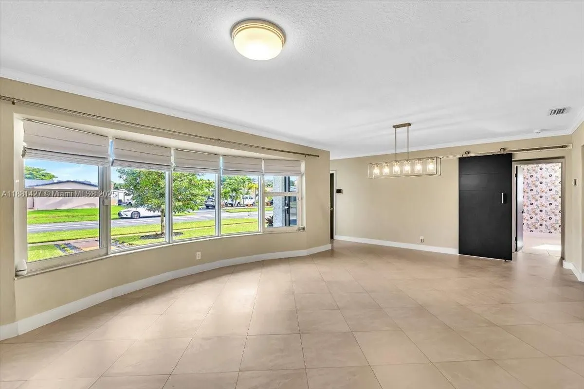 5250 SW 4th Ct