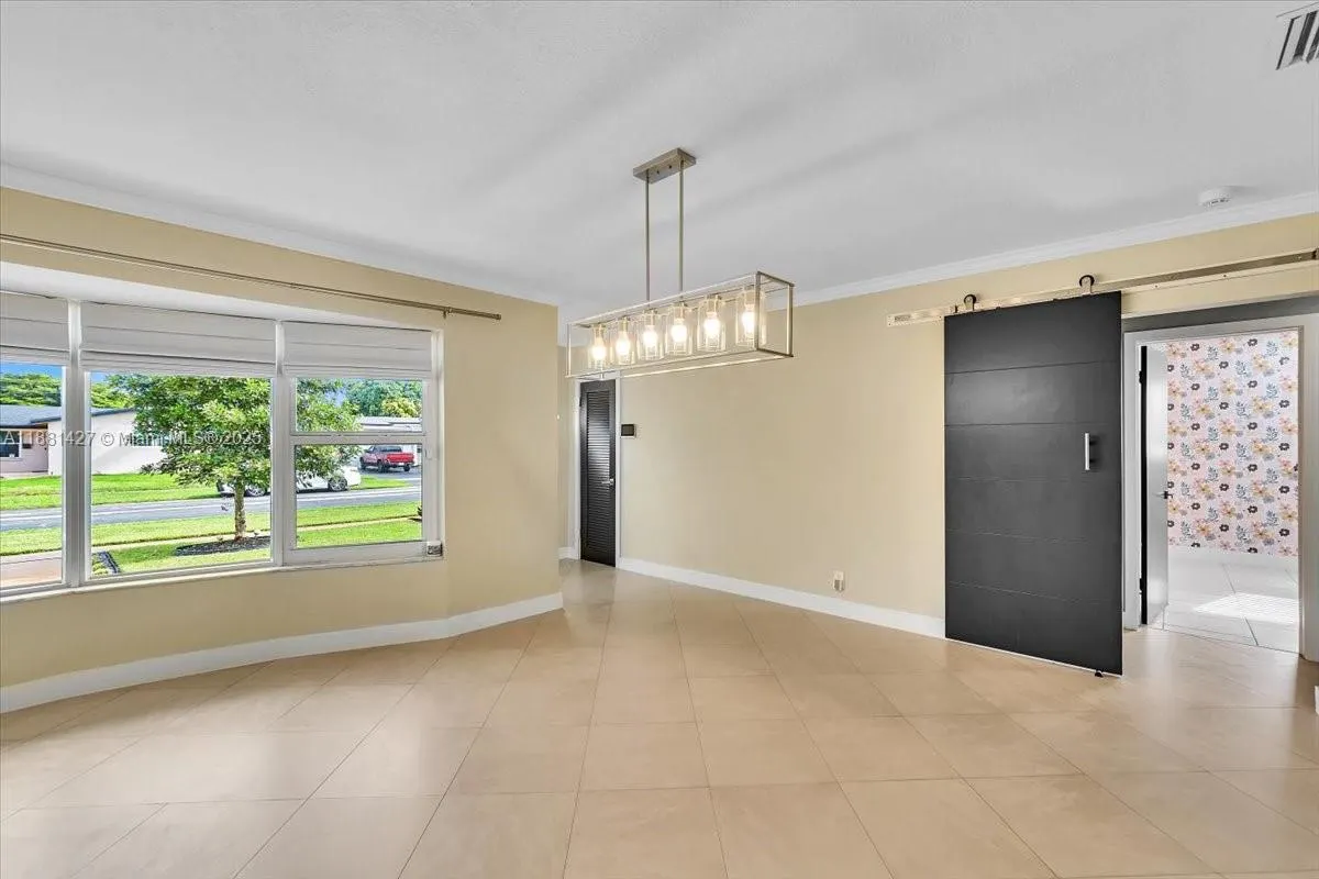 5250 SW 4th Ct