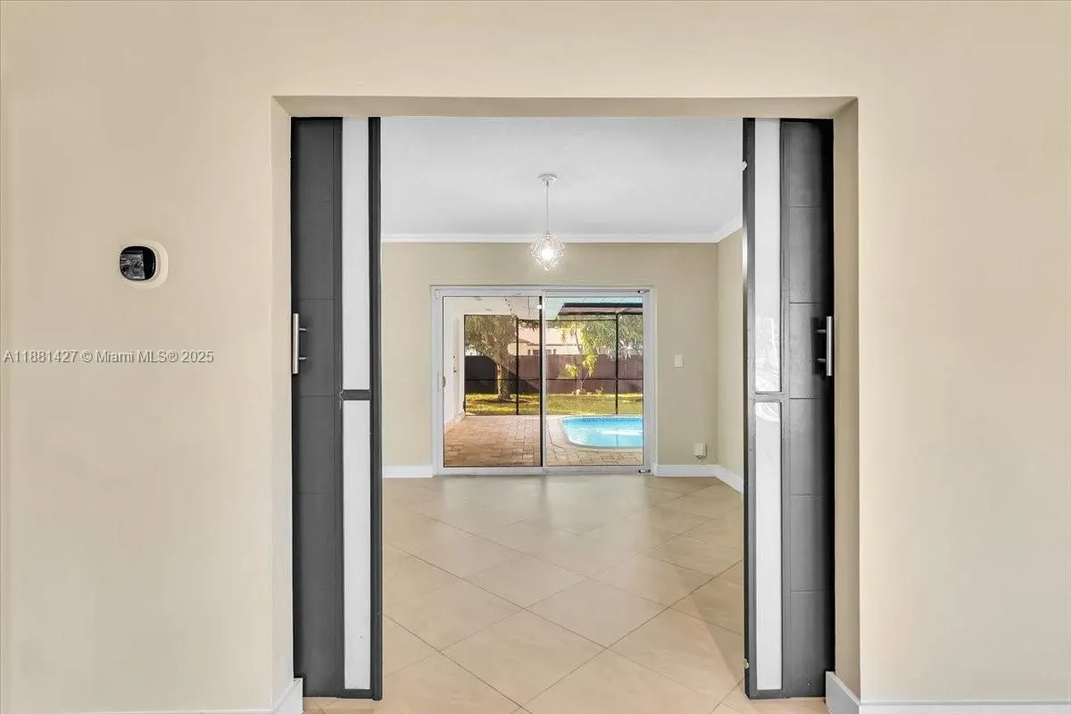 5250 SW 4th Ct