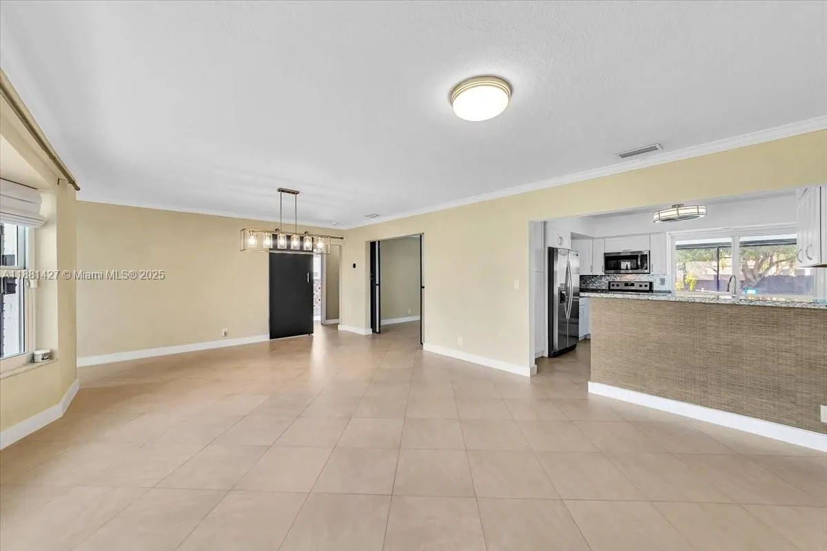 5250 SW 4th Ct