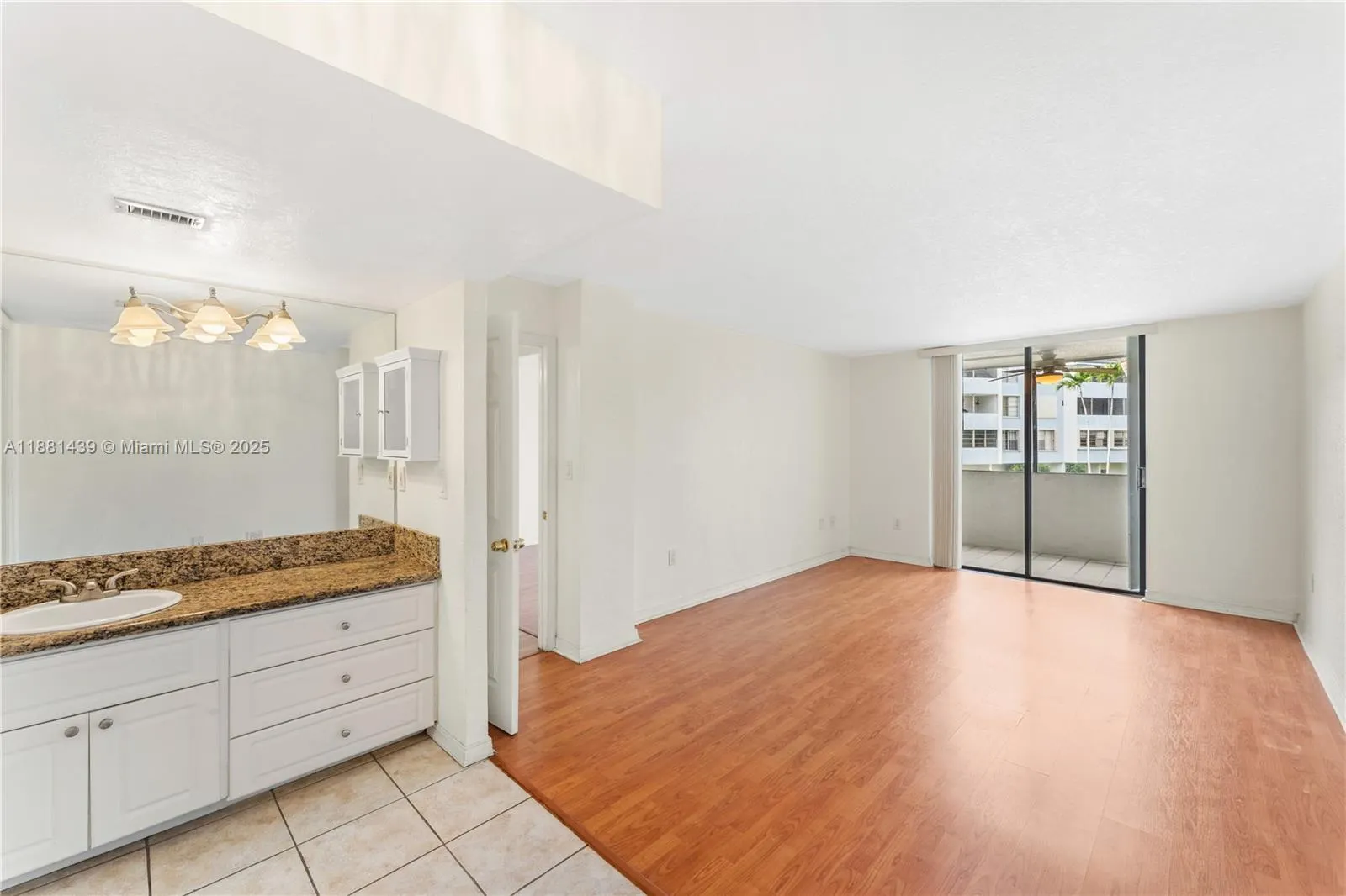 10852 N Kendall Dr, #203