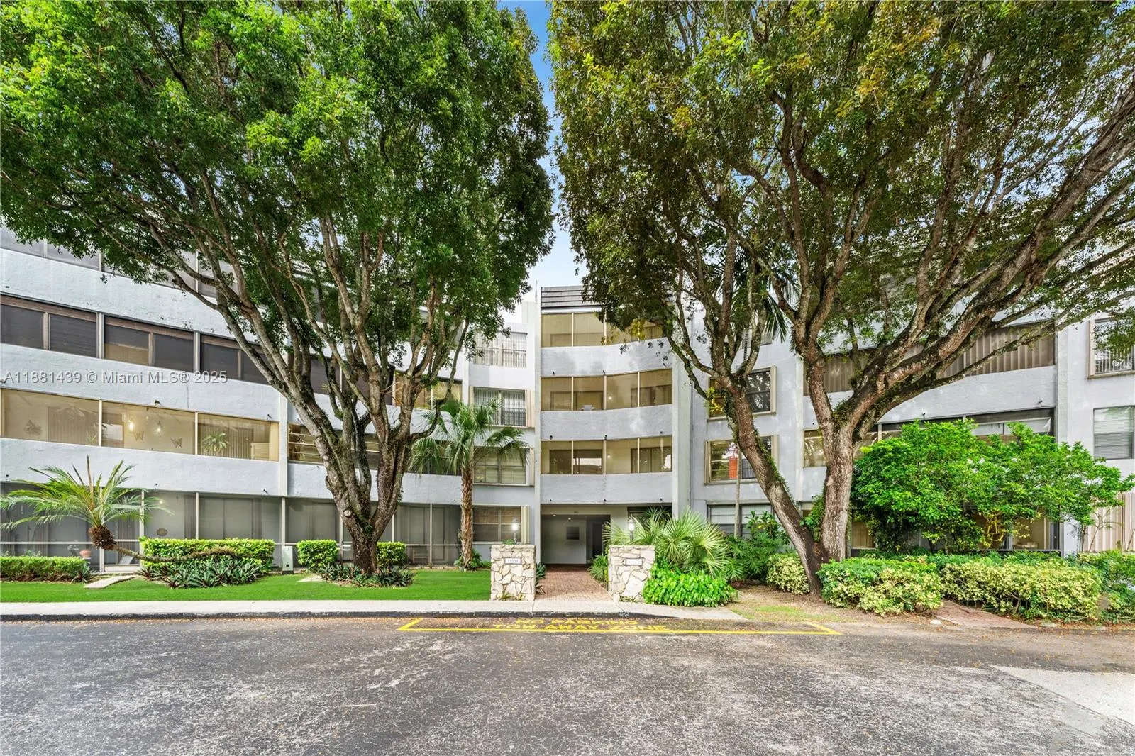 10852 N Kendall Dr, #203