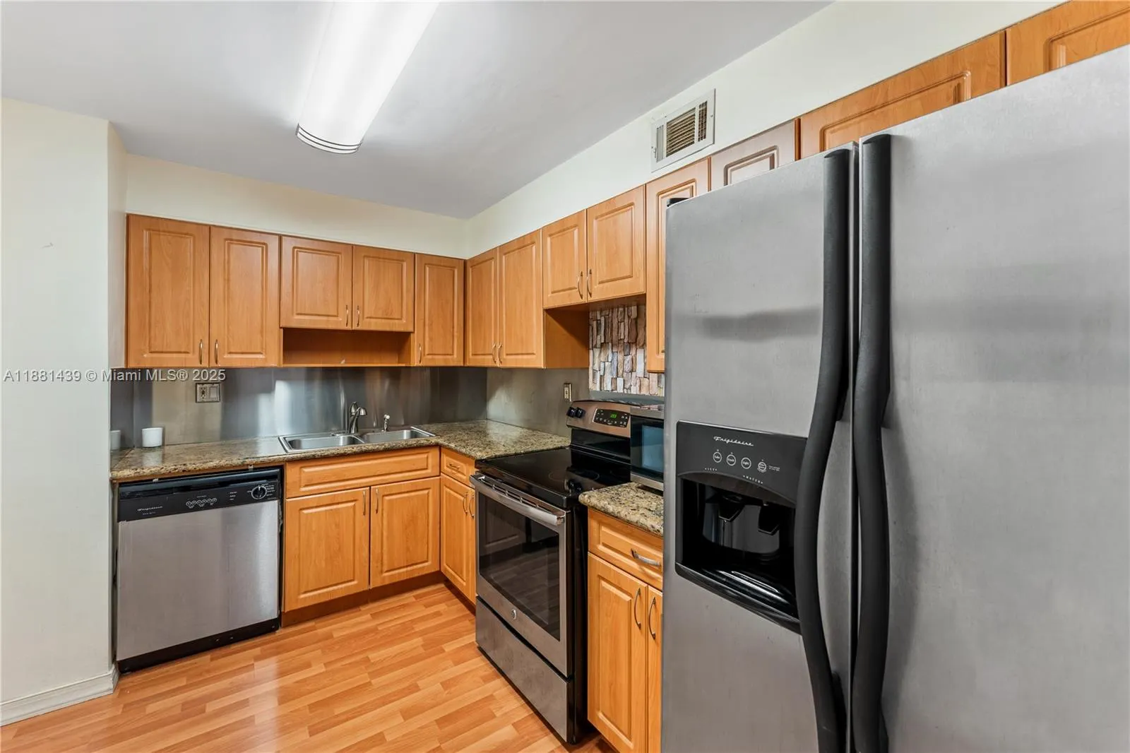 10852 N Kendall Dr, #203
