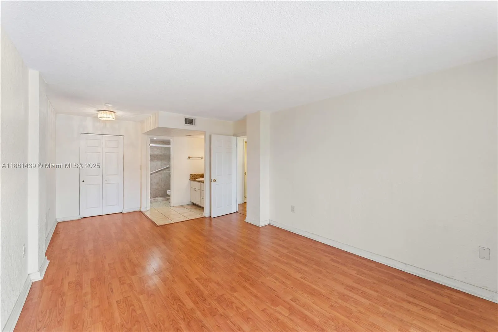 10852 N Kendall Dr, #203