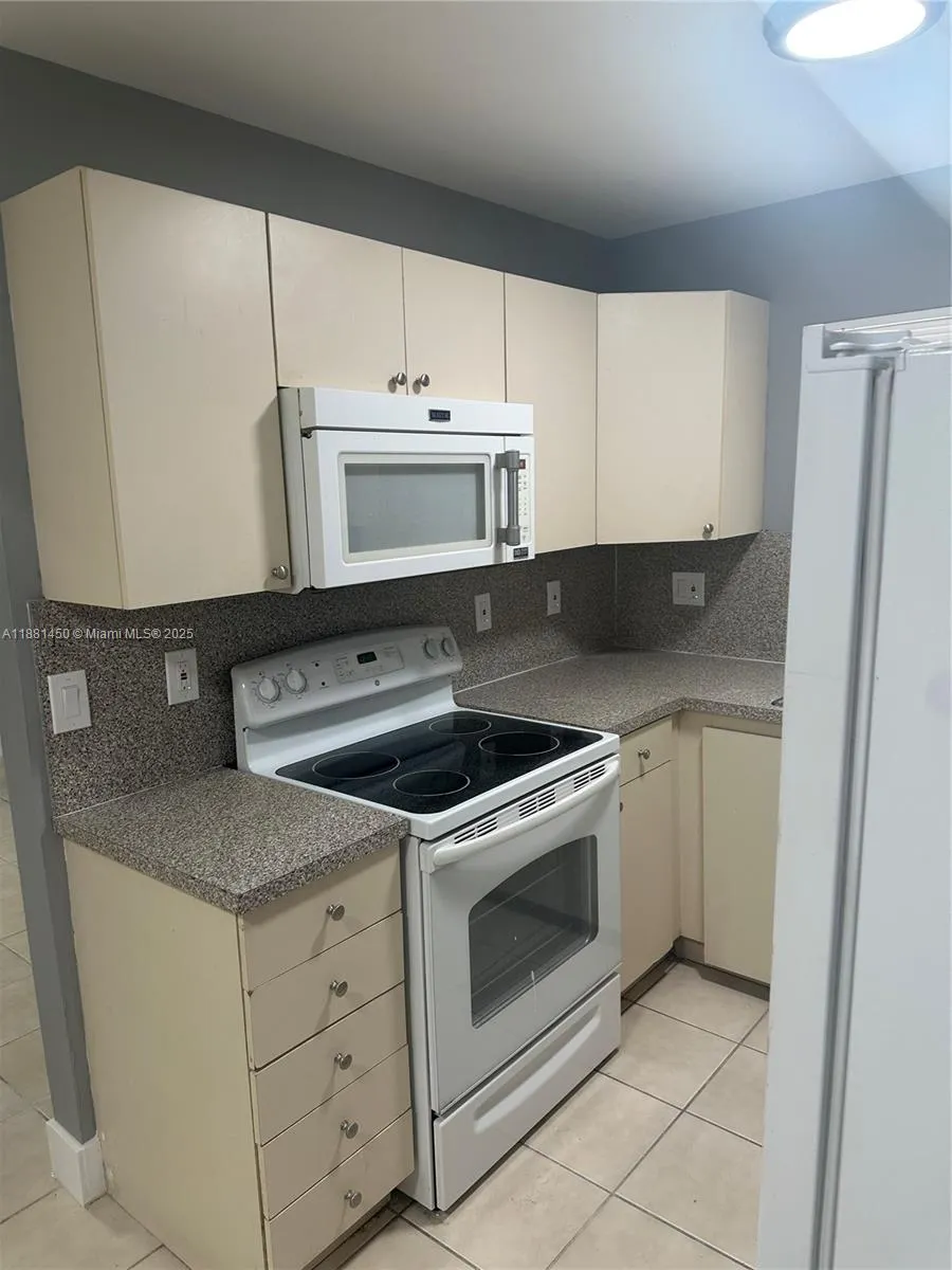 13920 NE 2nd Ave, #3A