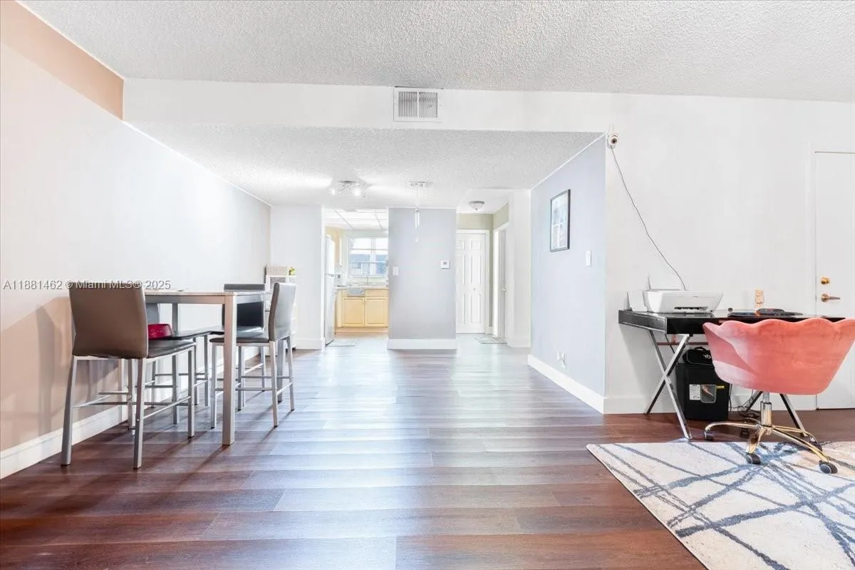 8105 Lagos De Campo Blvd, #J-2