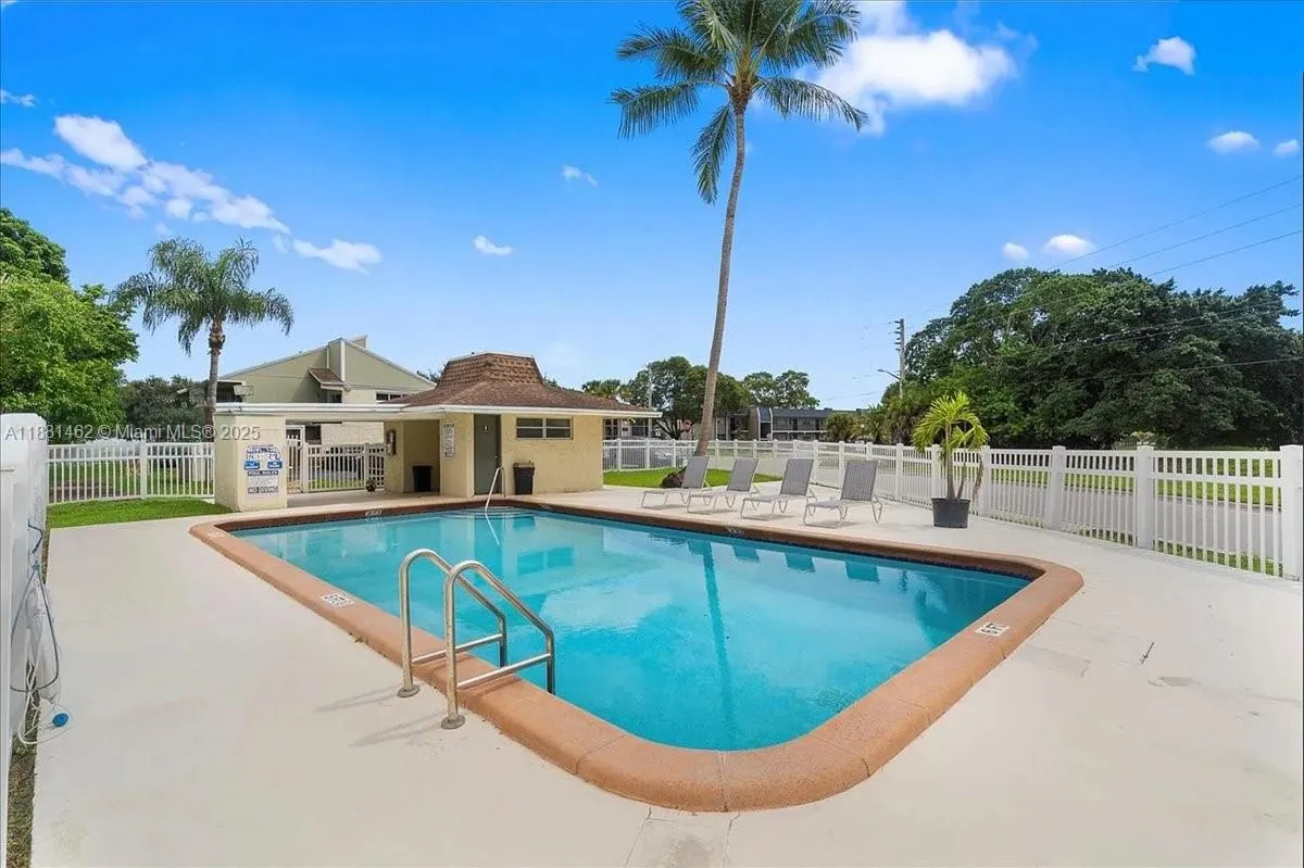 8105 Lagos De Campo Blvd, #J-2
