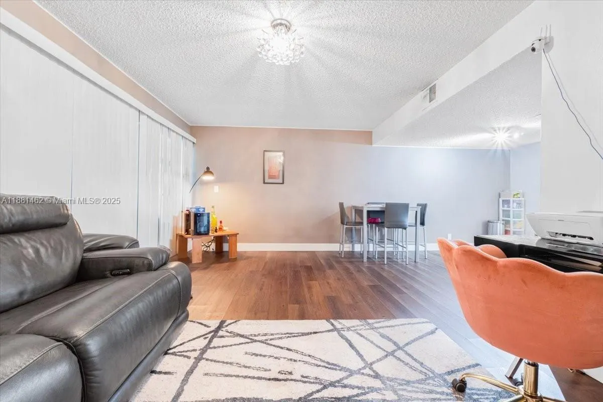 8105 Lagos De Campo Blvd, #J-2