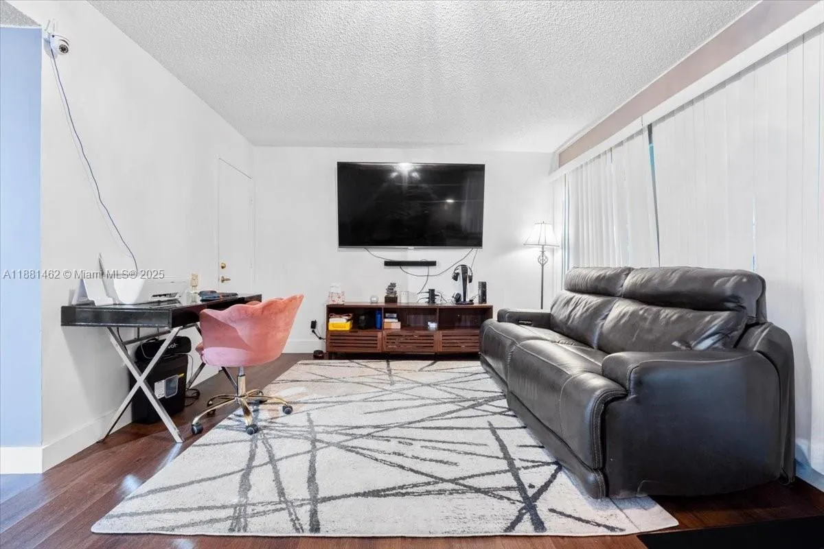 8105 Lagos De Campo Blvd, #J-2