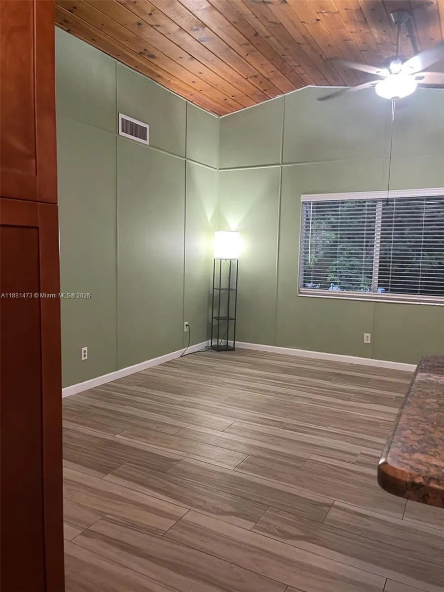 141 Gumbo Limbo Dr