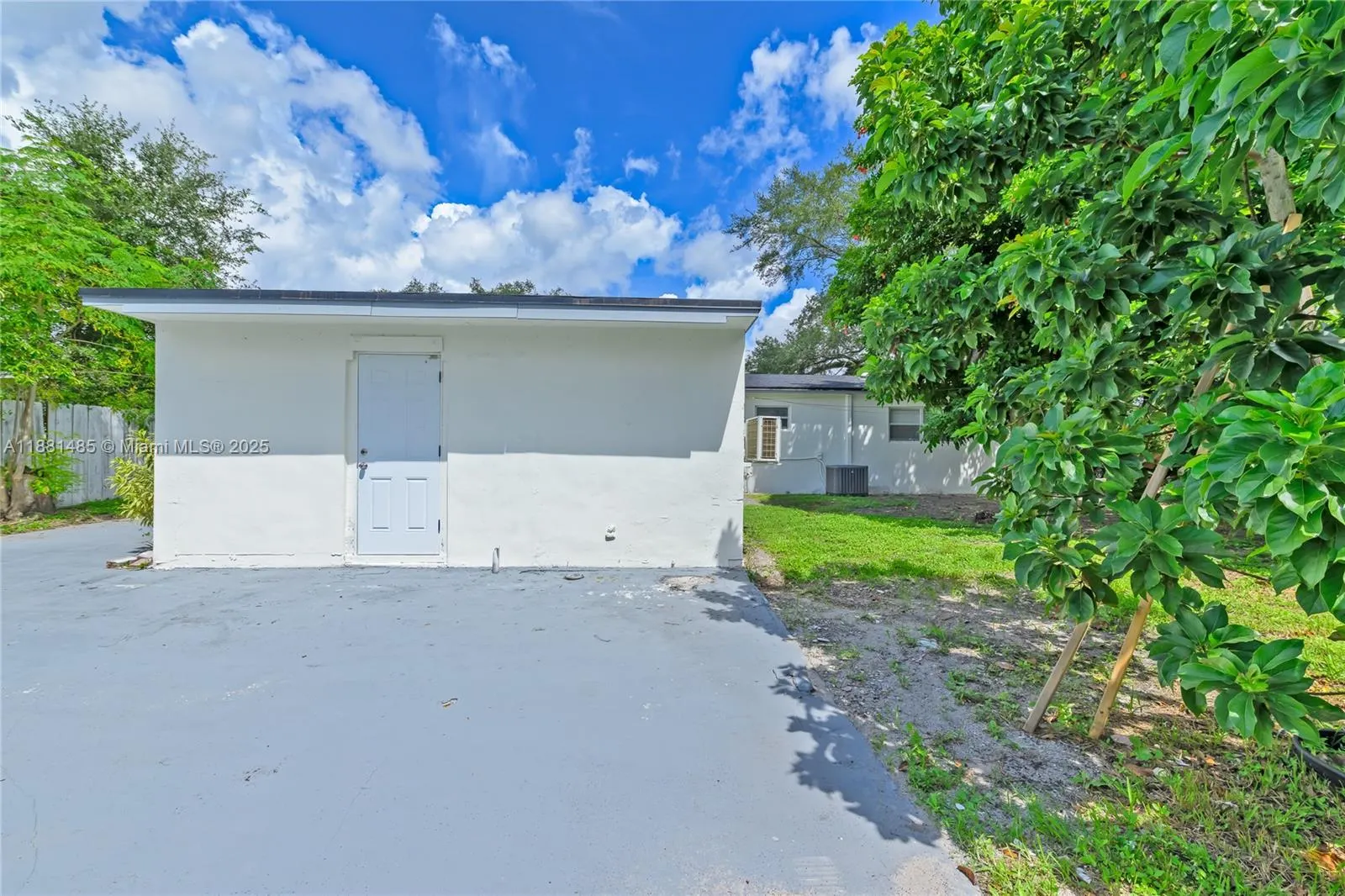 2960 NW 165th St