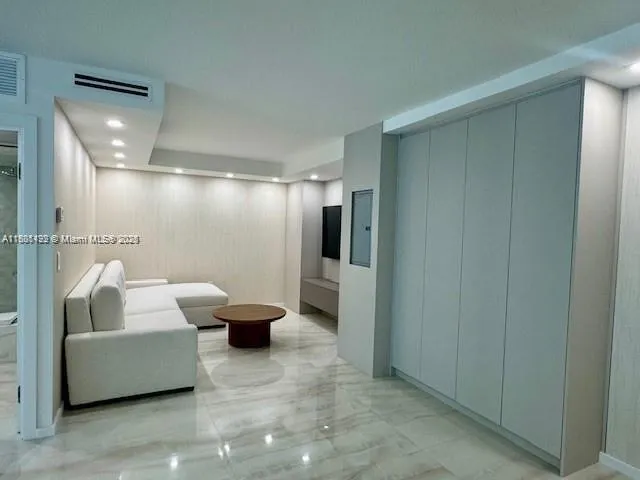 9801 Collins Ave, #14E